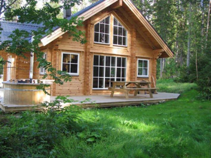 Chalet für 6 Personen, mit Whirlpool und Terrasse sowie Seeblick in Nordschweden