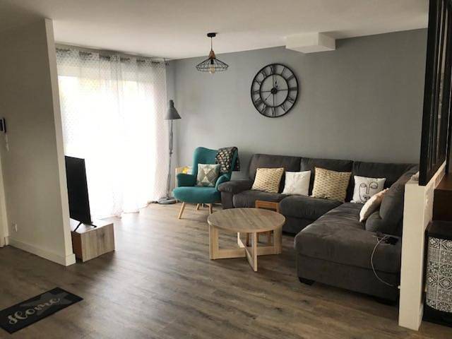 Location de vacances pour 11 personnes, avec terrasse à Changé - 4