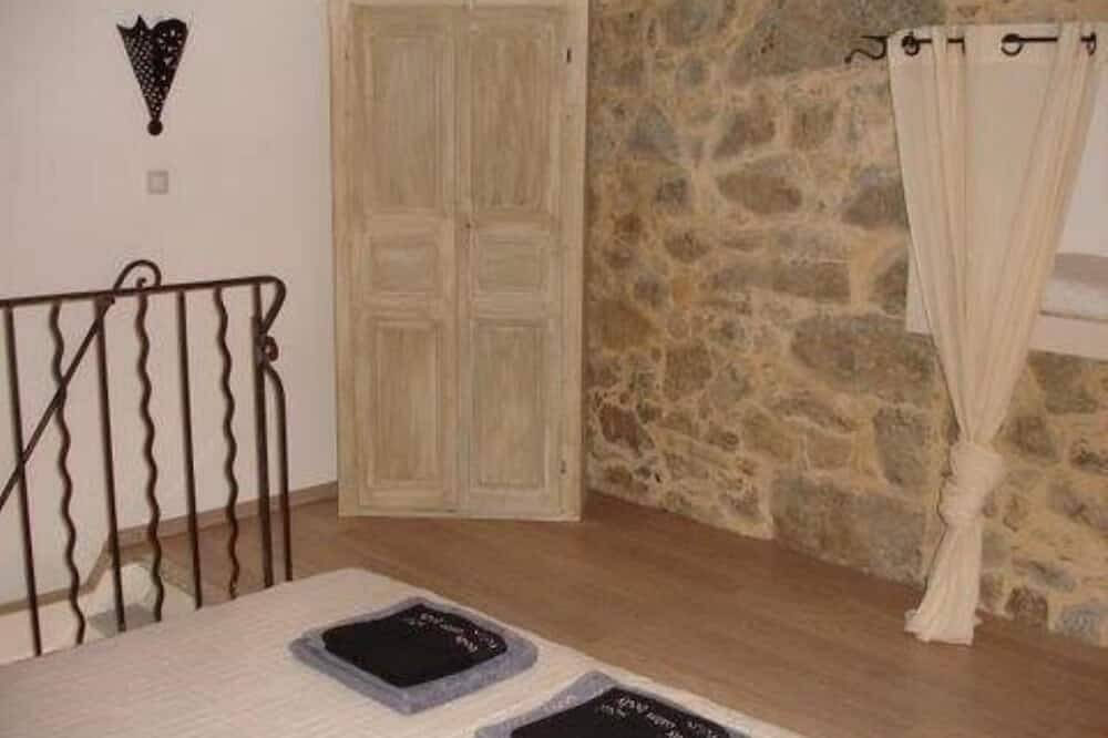 Ganze Wohnung, Großes Studio im Dorfhaus nahe dem Meer in Monticello, Calvi und Umgebung