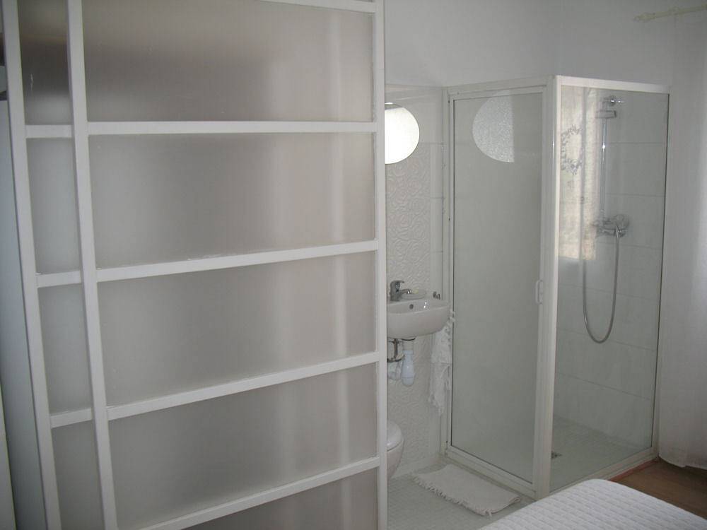 Outremer - Chambre blanche in La Ciotat, Région de Marseille