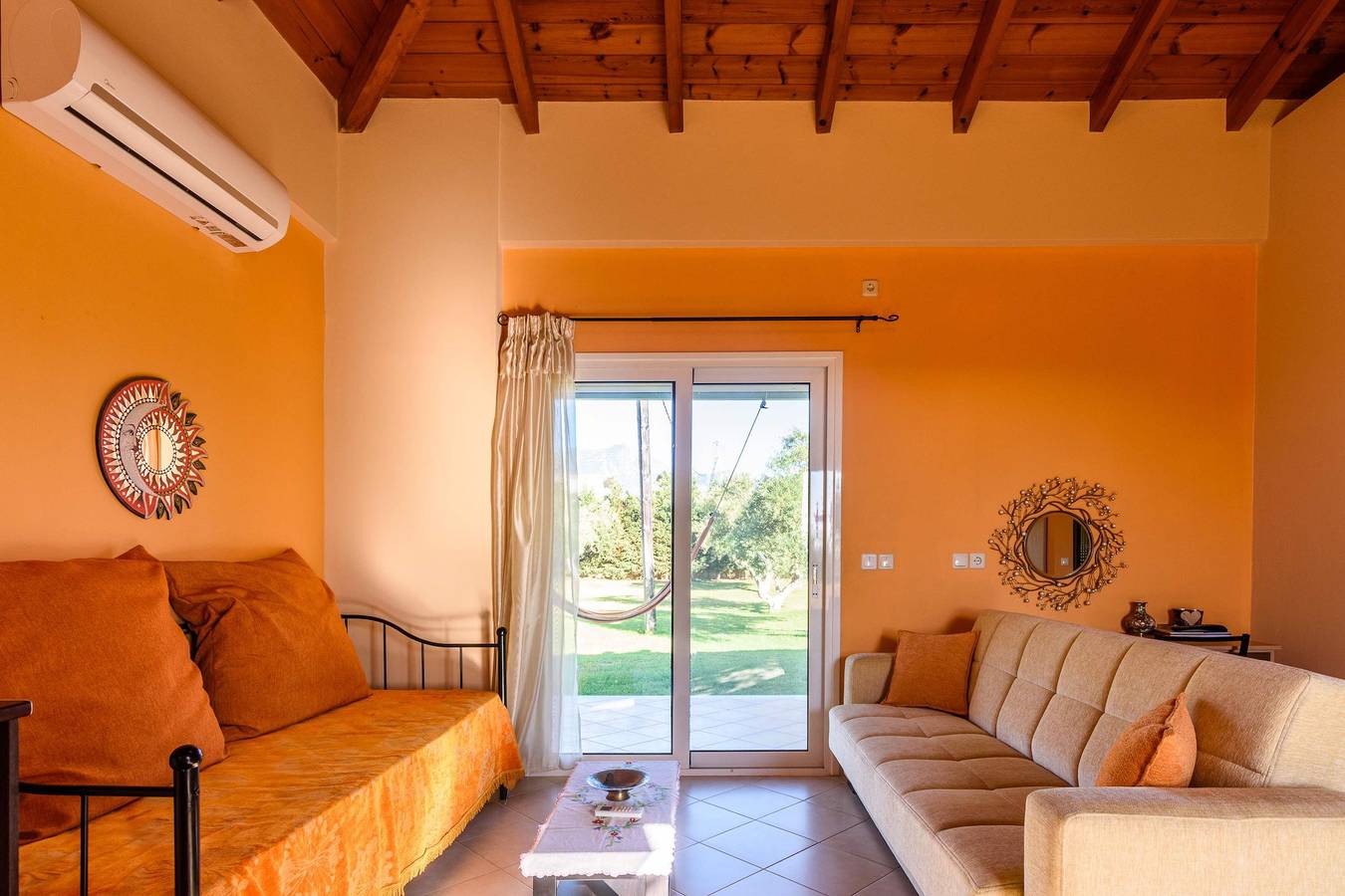 Ganzes Studio, Terpsi Studio 4 - Kyparissia Garden Retreat in Golf von Kyparissia