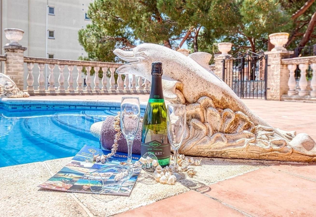 Villa "Costacabana - Dolce Vita" avec piscine privée, terrasses privées & Wi-Fi in Central Lloret de Mar, Lloret de Mar