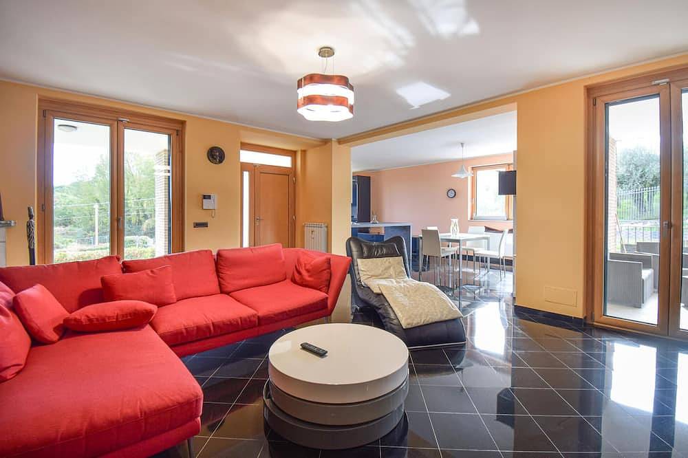 Awesome home in Torre Le Nocelle with house a panoramic view in Torre Le Nocelle, Avellino Province