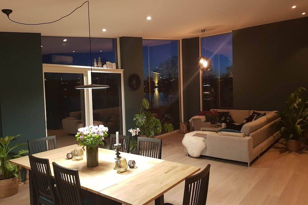 House with big garden by water in Sandnes