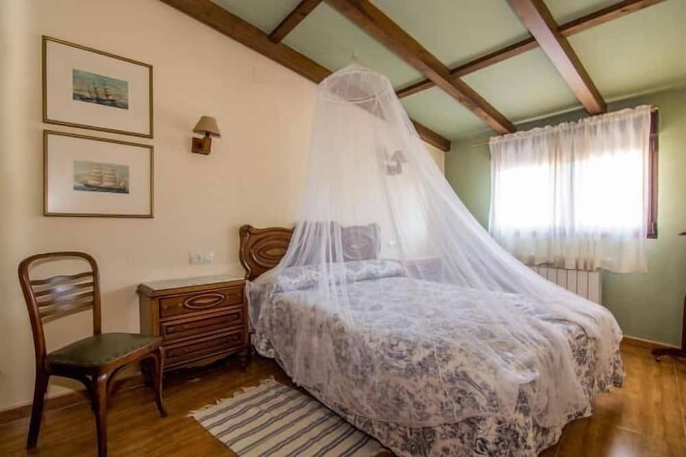 Cottage (full rental) El Leñador I and Ii for 5 people in Hoyos del Espino, Ávila Region