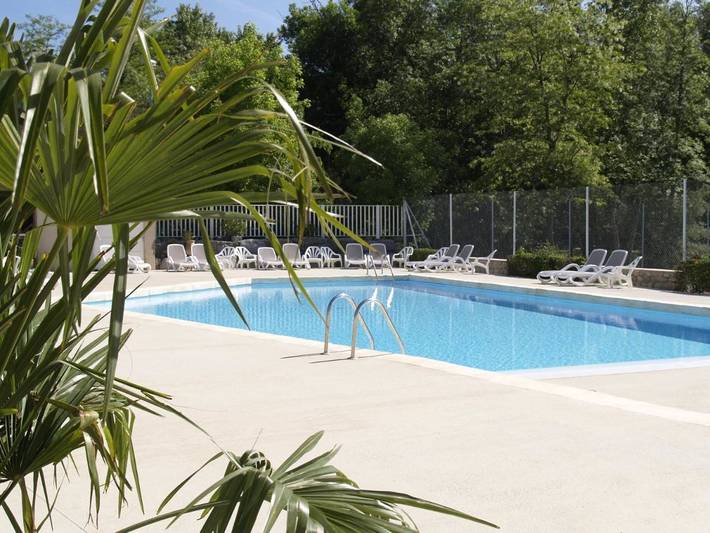 Camping pour 6 personnes, avec Terrasse ainsi que Jardin et Piscine à Chauzon