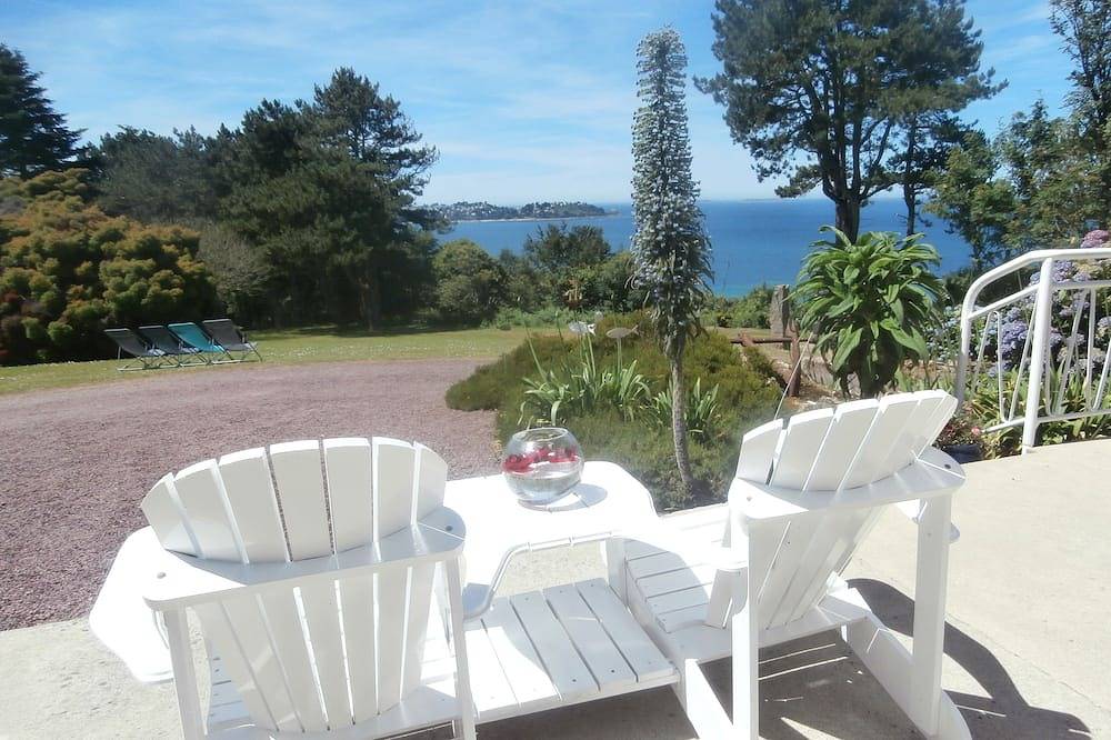 L'Envie Du Large: charming rental sea view, pink granite coast in Louannec, Pink Granite Coast