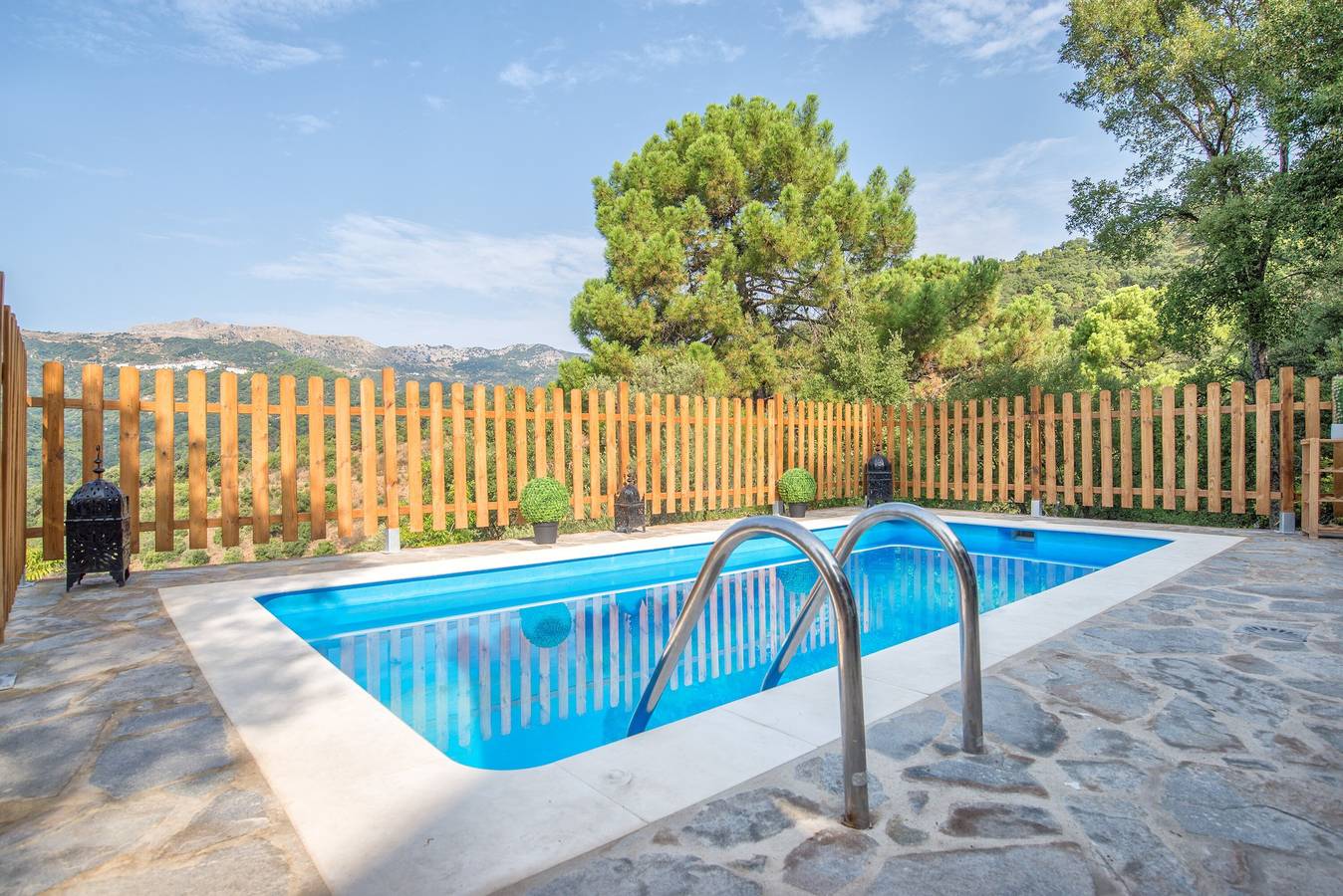 Country House "Casa Rural Monte Dios" in the Mountains with Pool and Bbq in Jubrique, Málaga Province