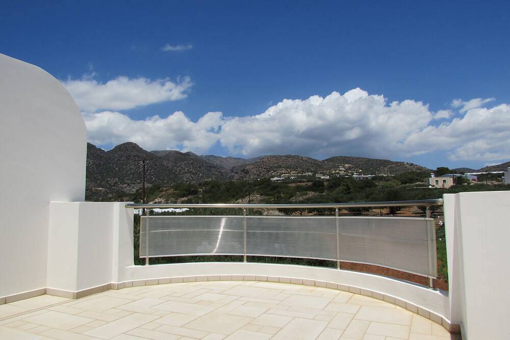 Luxe villa met gedeeld zwembad en een prachtig uitzicht op zee en de bergen in Makry Gialos, Zuid-Kreta