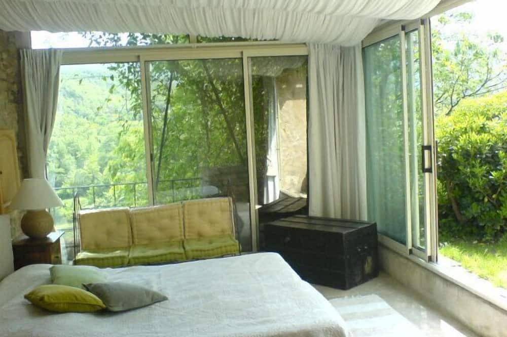 Encantadora casa con piscina privada en el corazón del pueblo. in Bonnieux, Parque natural regional del Luberon