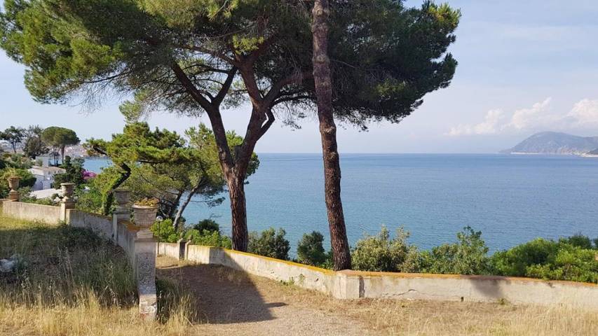 Ferienwohnung für 4 Personen, mit Garten und Ausblick sowie Terrasse in Portoferraio