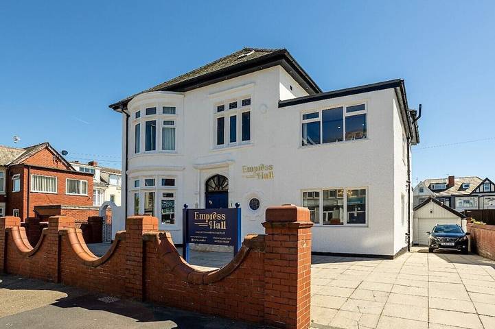 Holiday home for 20 people, with garden in Blackpool