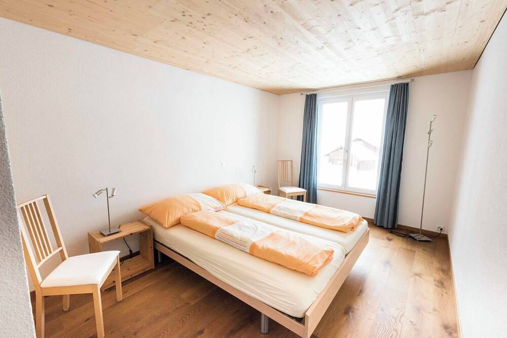 Ganze Wohnung, Ferienhaus Isla, (Nufenen) in Rheinwald, Hinterrhein