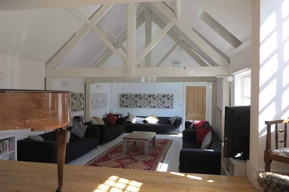 Amazing Stables Building,with 12 bedrooms, Lyndhurst, centre of New Forest! in Lyndhurst, Hampshire