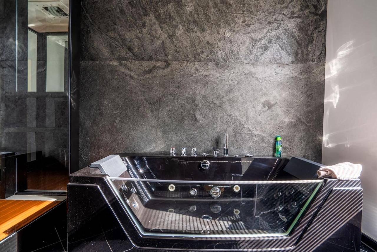 Double Room with Spa Bath in Halle, Saale-Unstrut