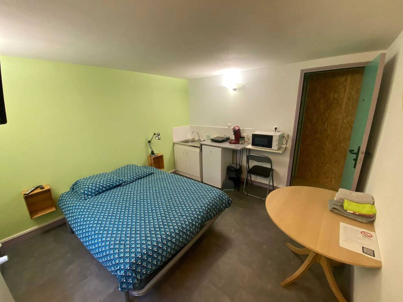 Entire studio, Cozy Studio in Cherbourg-en-Cotentin - 15 m² in Cherbourg-Octeville, Cherbourg-en-Cotentin