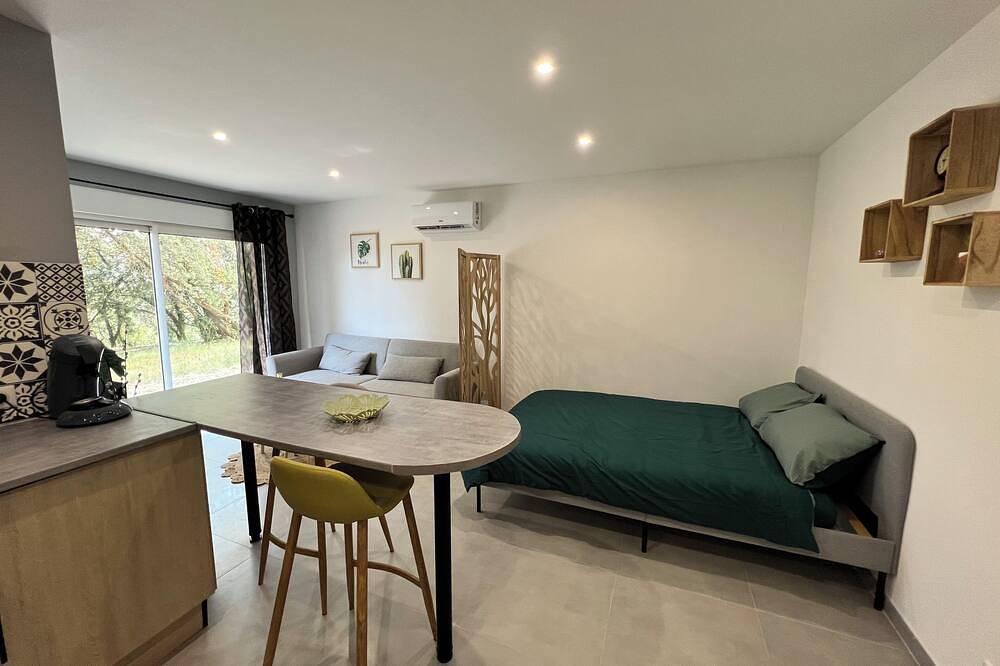 Appartement entier, Appartement rez-de-chaussée de chaussée entièrement rénové in Mondragon, Vaucluse
