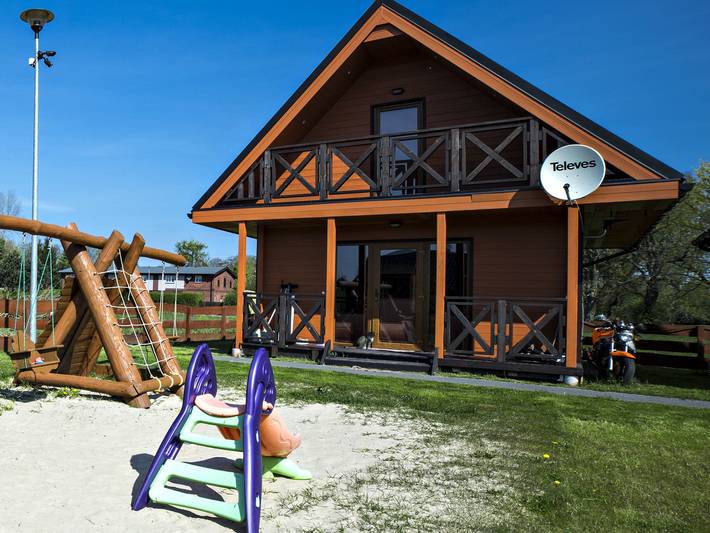 Ferienhaus für 6 Personen, mit Balkon und Terrasse in Mielno