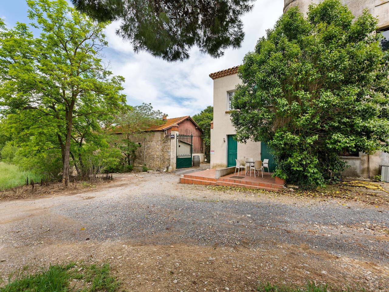 Appartement entier, Appartement dans un bel immeuble avec piscine in Mèze, Côte méditerranéenne (France)