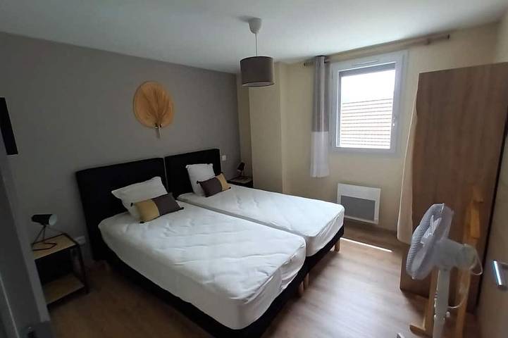 Gîte pour 12 personnes, avec jardin ainsi que piscine et balcon à Saint-Léon-sur-Vézère - 3