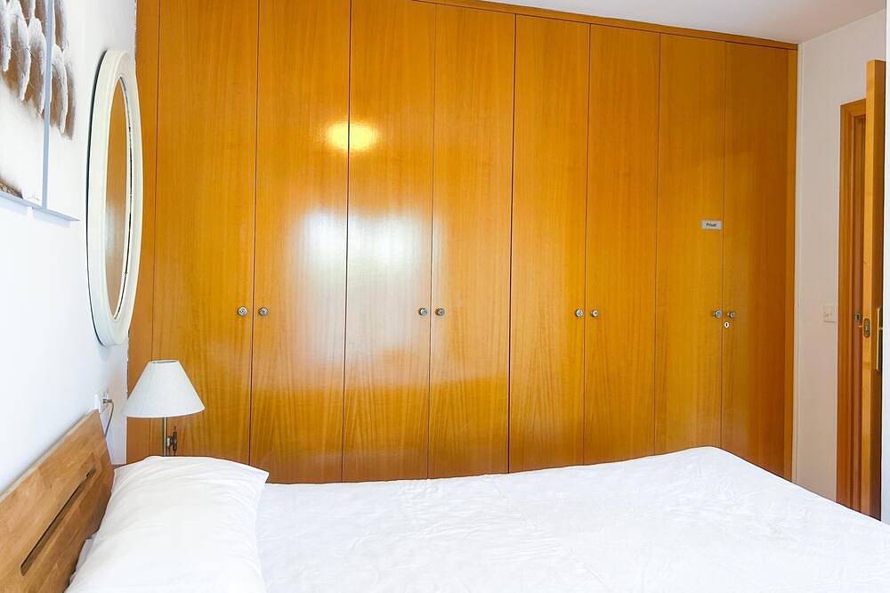 Entire apartment, Beachfront Apartment W/ Pool and Parking in Platja dels Capellans (Vilanova i la Geltrú), Vilanova i la Geltrú