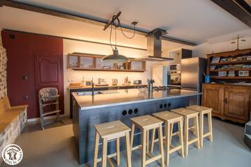 Gîte pour 14 Personnes dans Mazoires, Région de Besse-et-Saint-Anastaise, Photo 2