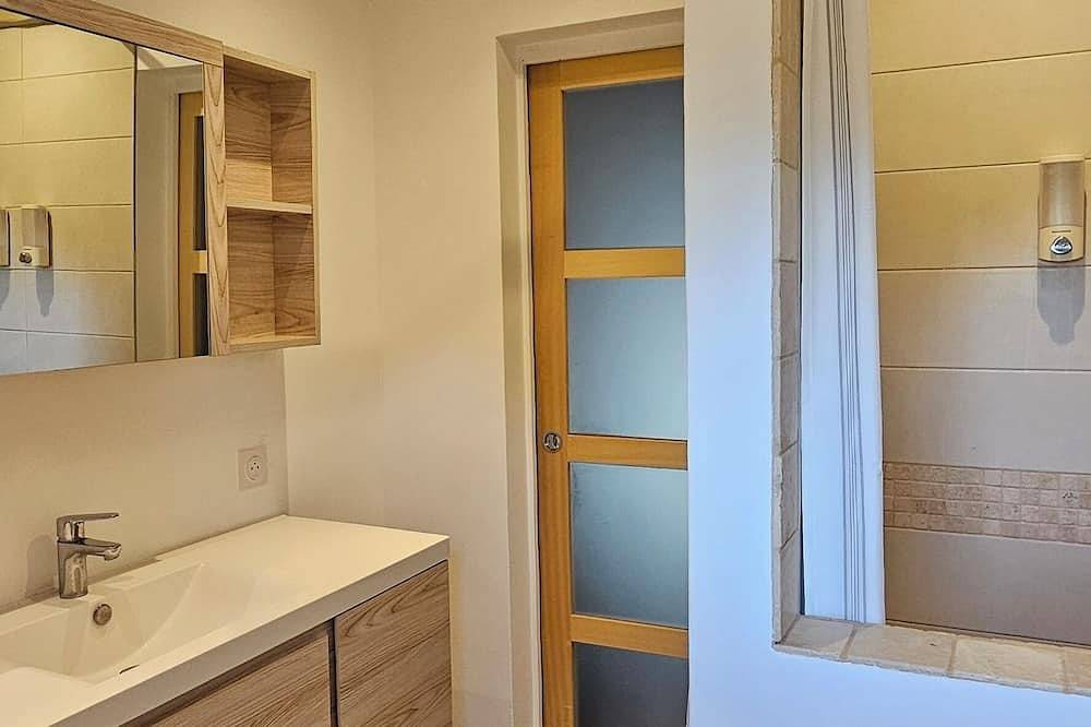 Entire apartment, Quiet cottage in the heart of nature 🌿 Clim & swimming pool - center Var in Le Luc, Draguignan region