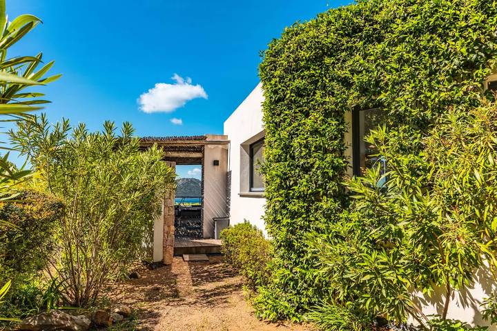 Villa pour 10 personnes, avec terrasse et vue ainsi que piscine et jardin dans Cala Rossa - 4