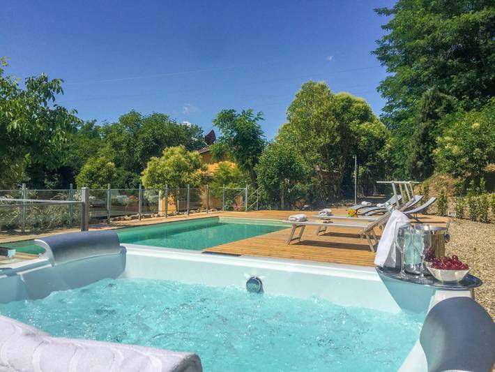 Villa per 12 persone, con idromassaggio e giardino in Montevarchi