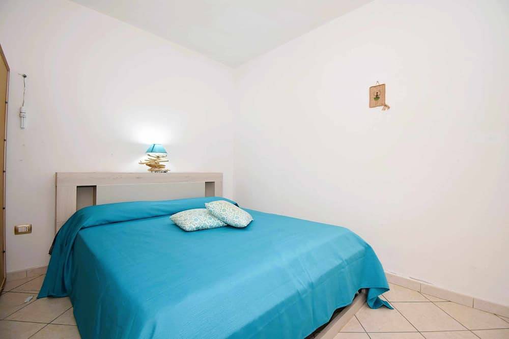 Appartamento intero, Monolocale ben rifinito con A/C wifi e veranda in Rena Majore, Gallura