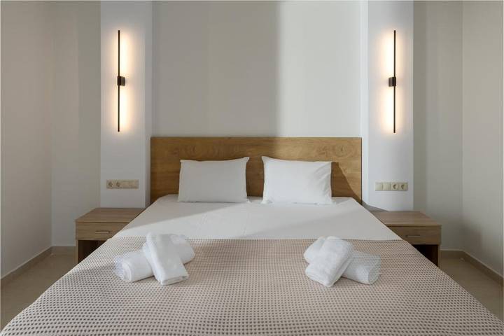 Hôtel pour 2 personnes, avec terrasse et vue ainsi que piscine et jardin à Chersónissos - 3