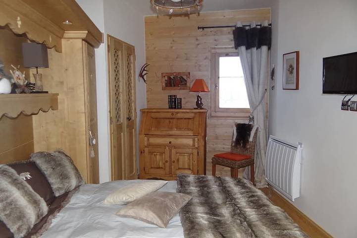 Entire apartment, Luxury Apartment for 6–8 People, Direct Access to the Slopes, South-Facing Pool, View of Mont Blanc in Villard-sur-Doron, Albertville region