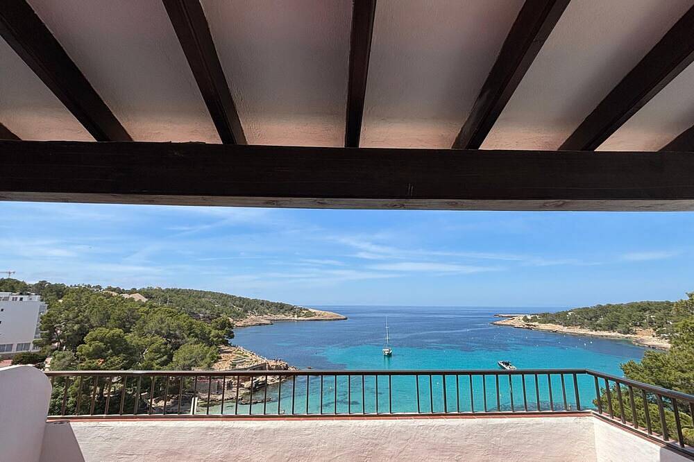 Apartment in A Hotel 'Vista Mar 1Aa' with Sea View, Wi-Fi and Air Conditioning in Cala Portinatx, Sant Joan de Labritja