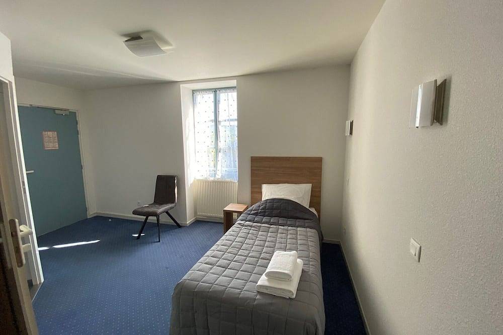 Amplio y cómodo alojamiento en Feneyrols cerca del Aveyron in Féneyrols, Macizo Central