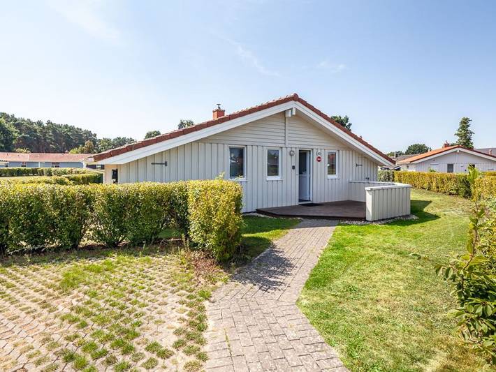 Bungalow für 6 Personen, mit Terrasse und Whirlpool sowie Garten und Sauna in Lensterstrand