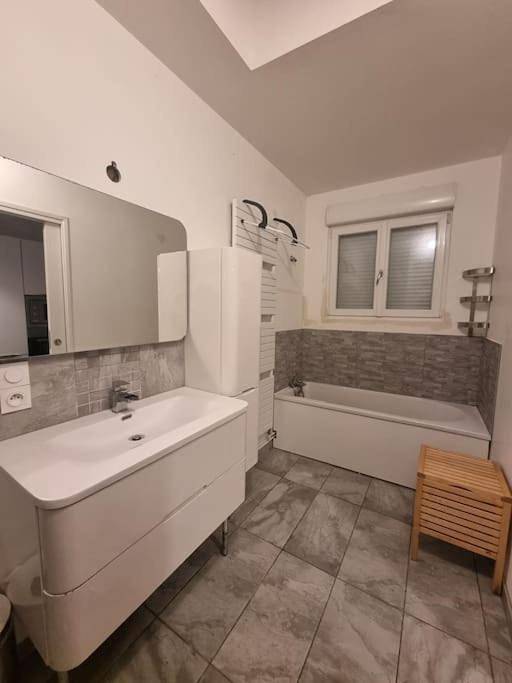 Appartement entier, Maison tout confort à 3minutes de Dunkerque in Coudekerque-Branche, Côte des dunes de Flandres