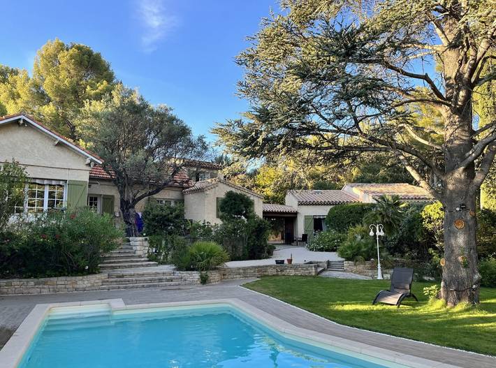 Gîte pour 12 personnes, avec jardin ainsi que terrasse et piscine à la La Ciotat - 4