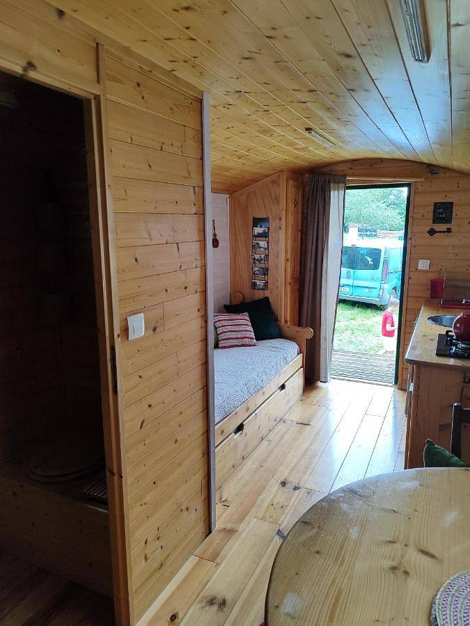 Camping pour 4 personnes, avec jardin ainsi que terrasse et vue dans le Calvados - 2