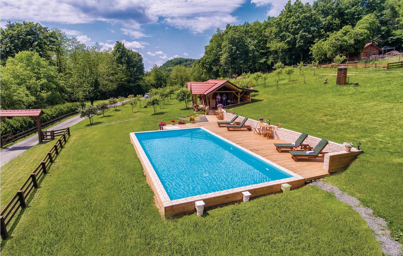 Reizende Ferienwohnung mit 2 Schlafzimmern, Pool, Grill und WLAN in Varazdin