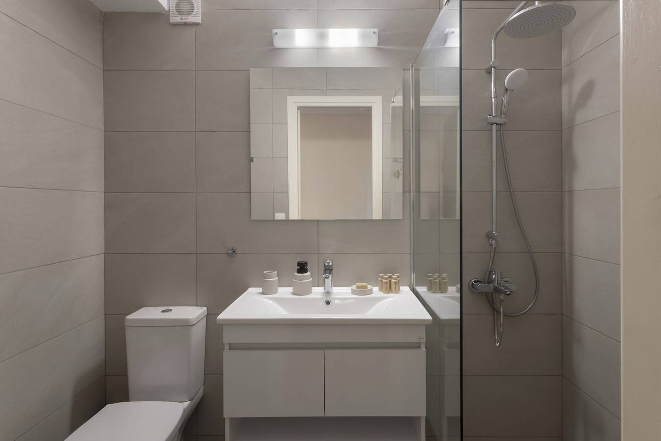 Thiseos 5-7·Renovated Studio with Sea View, foto 13