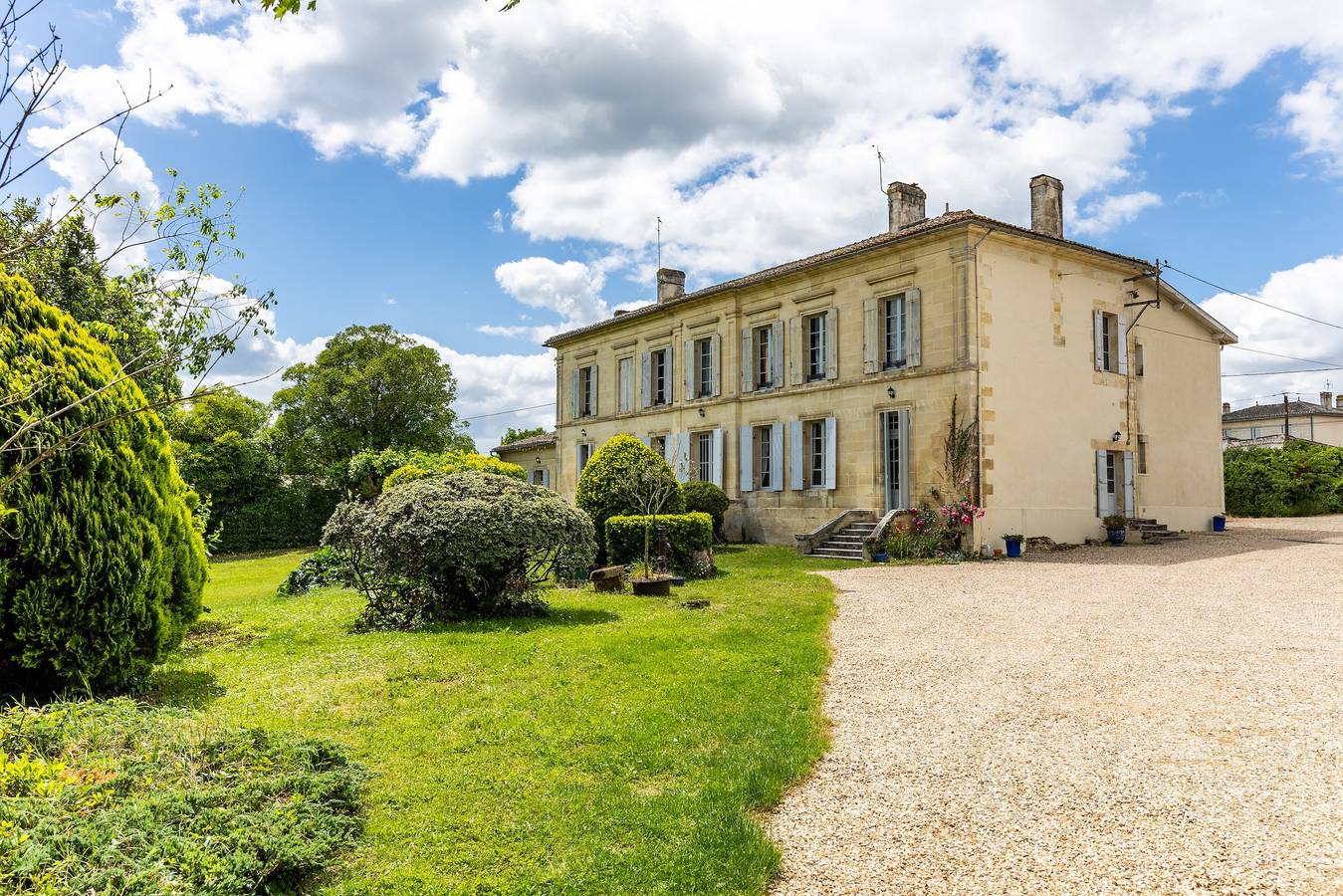 Außergewöhnlicher Aufenthalt im Château Le Noble mit privatem Pool im historischen Weingut in Saint-Germain-du-Puch, Libourne und Umgebung