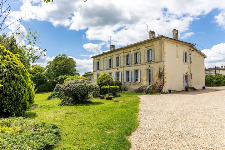 Außergewöhnlicher Aufenthalt im Château Le Noble mit privatem Pool – Im Herzen eines historischen Weinguts in Saint-Germain-du-Puch, Libourne und Umgebung