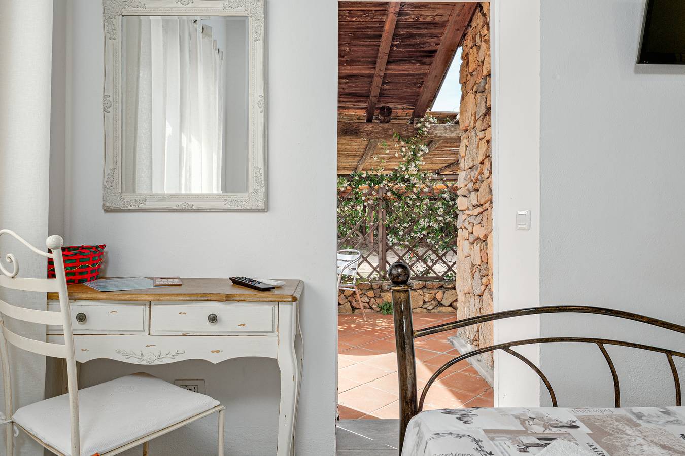 Zimmer 'Ostro' mit Bergblick, Gemeinschaftspool und Klimaanlage in Vela Blu, Costa Smeralda