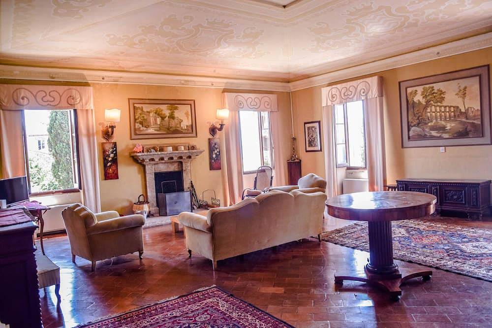 Renovated manor with private garden, private pool and air conditioning in Otricoli, Provincia de Terni