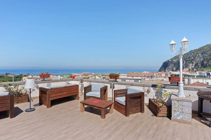 Habitación 'Matrimoniale Mansardata' con terraza compartida, Wi-Fi y aire acondicionado. in Meta, Sorrento Coast