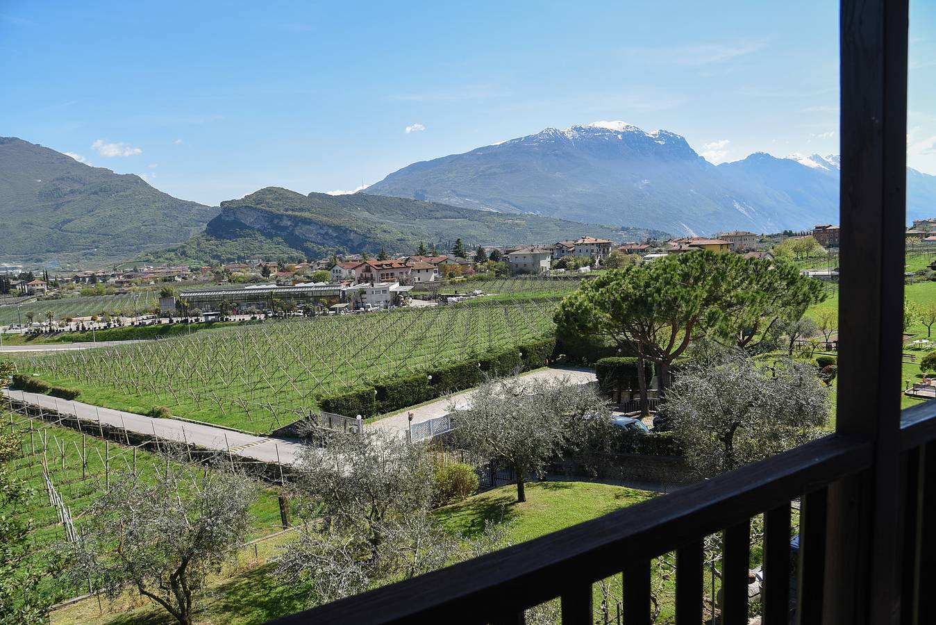 Ganze Wohnung, Geräumige und elegante Ferienwohnung "Mandorlo" mit Balkon und Klimaanlage in Ceole, Riva del Garda