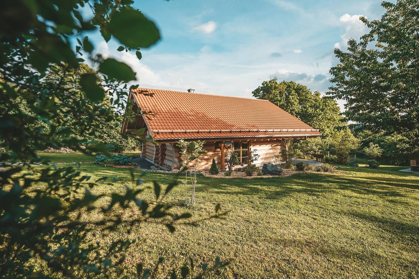 Landhaus Auszeit - Gemütliches Ferienhaus mit Whirlpool, Blockhaussauna und Terrasse in Horbach (Grafengehaig), Grafengehaig