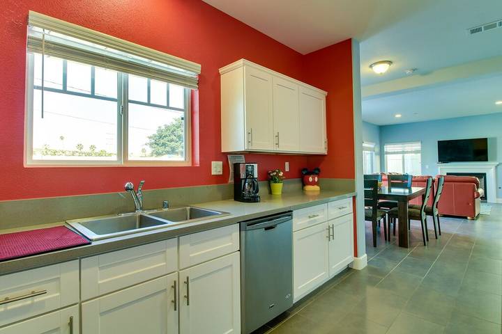 Location de vacances pour 15 personnes, avec jacuzzi ainsi que terrasse et piscine à Anaheim - 4