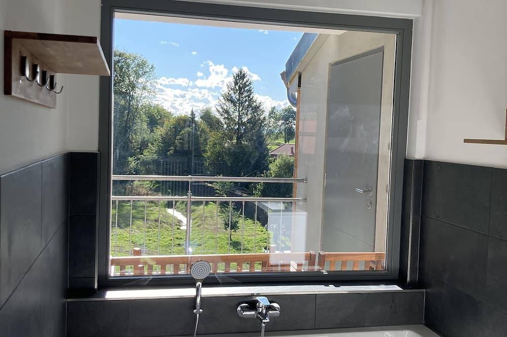 Ganze Wohnung, Sonnige und gemütliche Dachgeschoß Wohnung mit Blick ins Grüne in Lausnitz, Saaleland