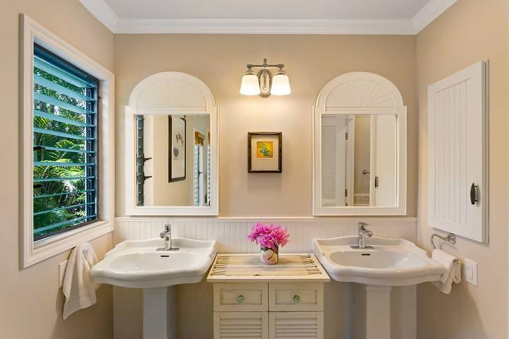 Vacation rental for 2 people, with hot tub and pool as well as terrace and yard in Poipu